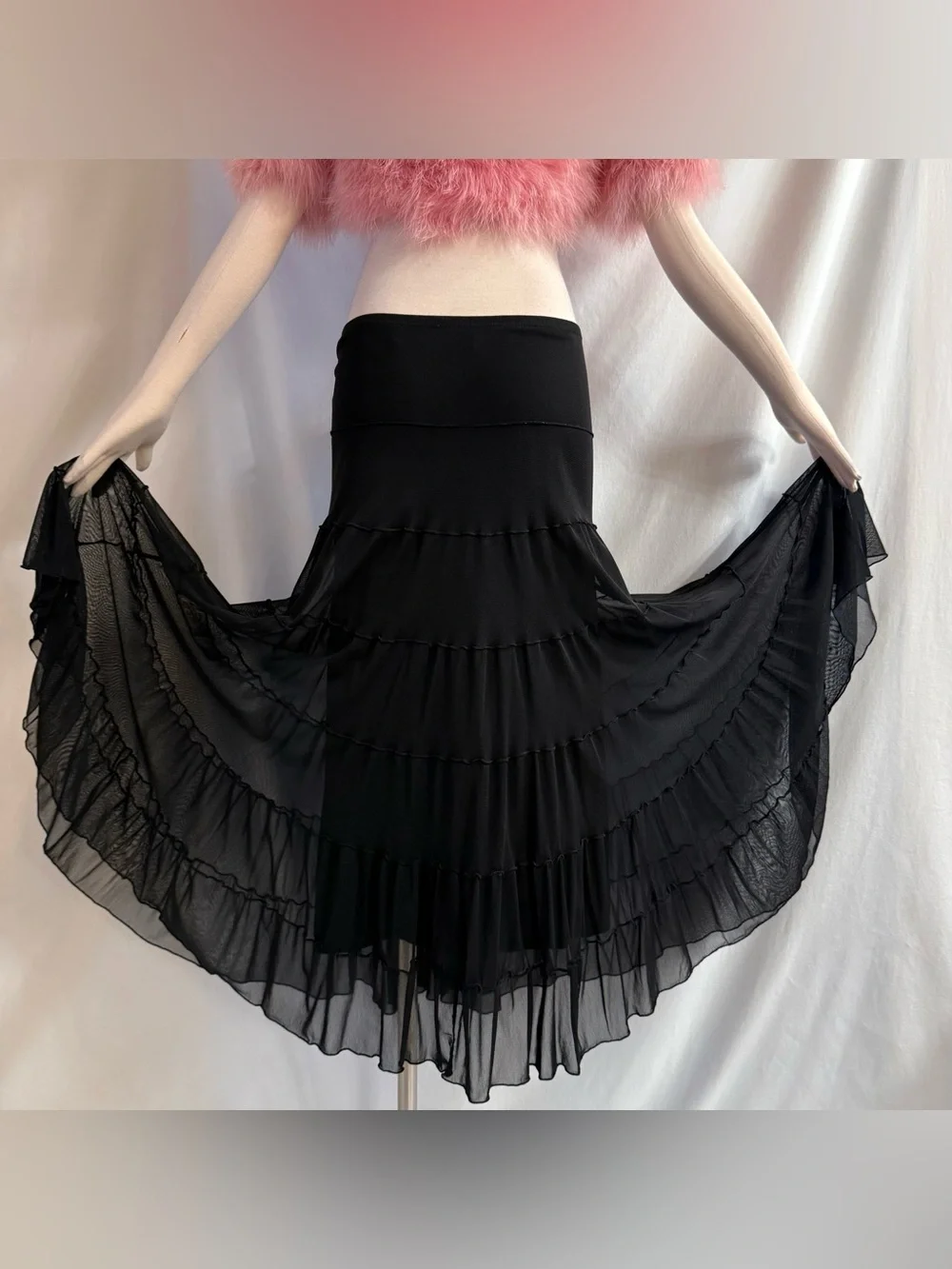 N/A black tiered